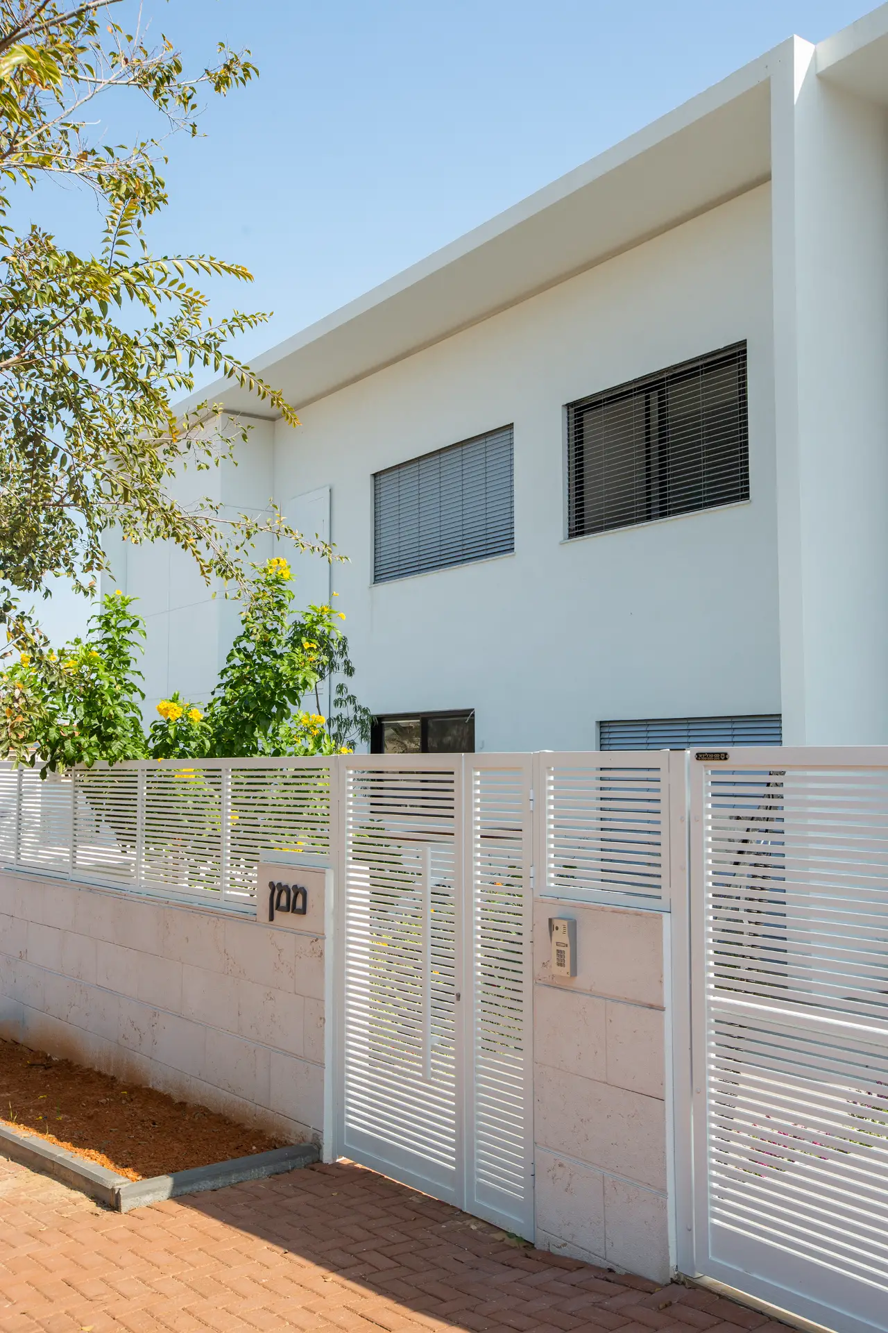 שער כניסה לבן